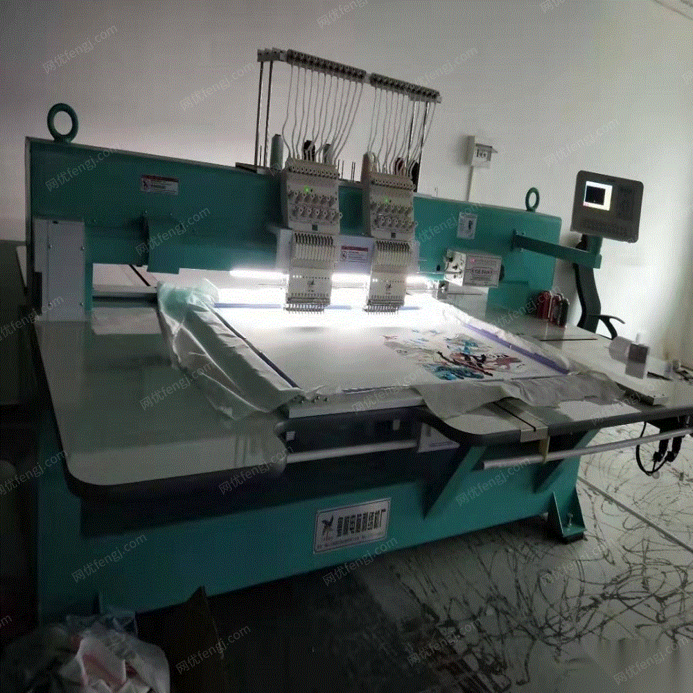 报：一名战士给父母打电话聊天