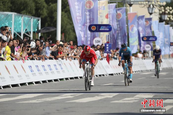 2025中国公路自行车联赛查干湖站收官 Luke Mud