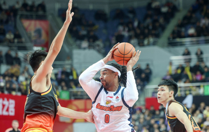 广东男篮客场遭江苏男篮三分准绝杀，CBA常规赛