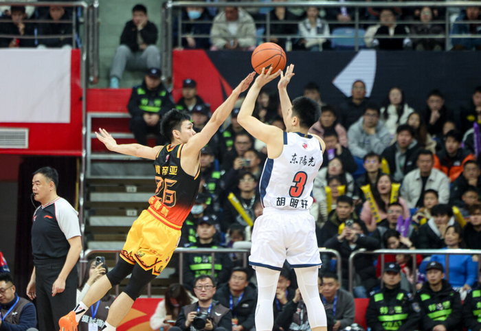 广东男篮客场遭江苏男篮三分准绝杀，CBA常规赛