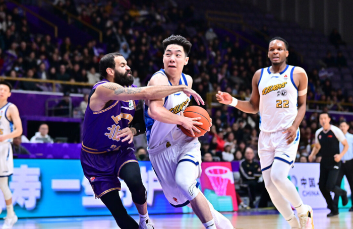 广东男篮客场遭江苏男篮三分准绝杀，CBA常规赛