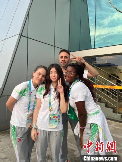 成都大运会志愿者：跨文化桥梁中的青春力量