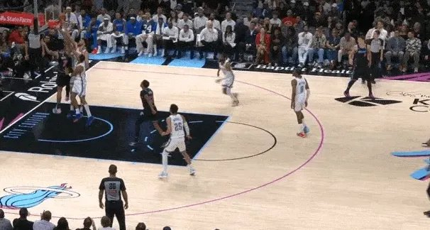 切特-霍姆格伦防守技巧惊艳全场 成最佳防守一阵