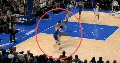 切特-霍姆格伦防守技巧惊艳全场 成最佳防守一阵