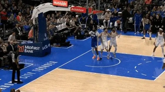 切特-霍姆格伦防守技巧惊艳全场 成最佳防守一阵