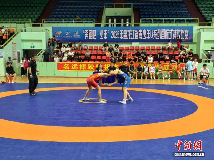 百余名青少年选手角逐牡丹江摔跤赛 竞技与推广