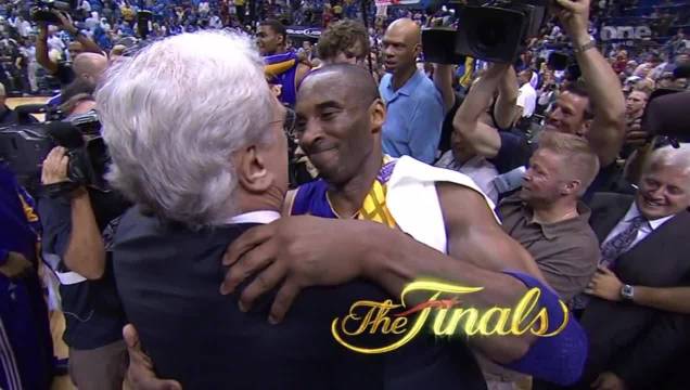 菲尔·杰克逊执教生涯第10次夺冠 超越奥尔巴赫独