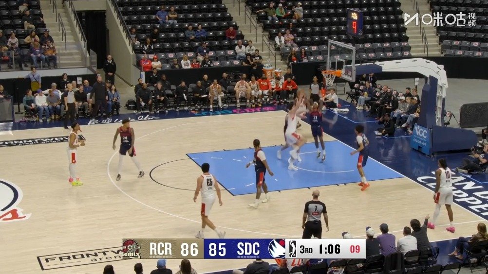 菲尔·杰克逊执教生涯第10次夺冠 超越奥尔巴赫独