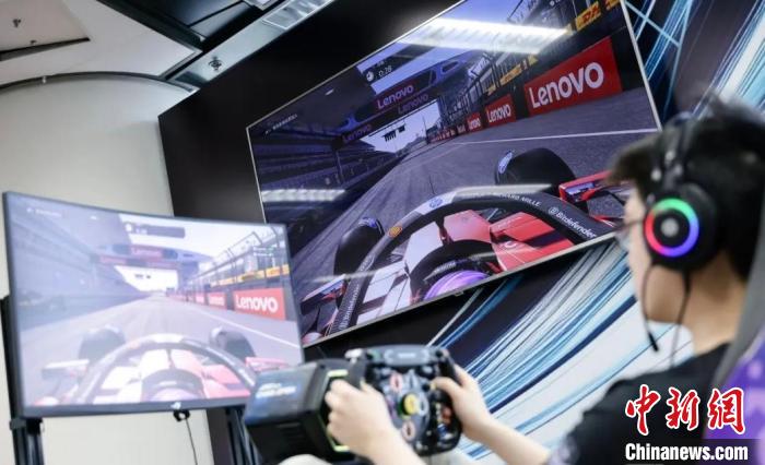 让F1迷从旁观者蜕变为参与者：二〇二五年虚拟