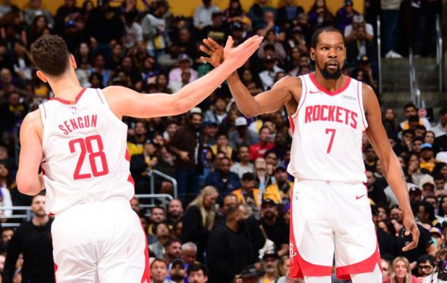 杜兰特带伤难挽败局 詹姆斯率湖人双杀火箭